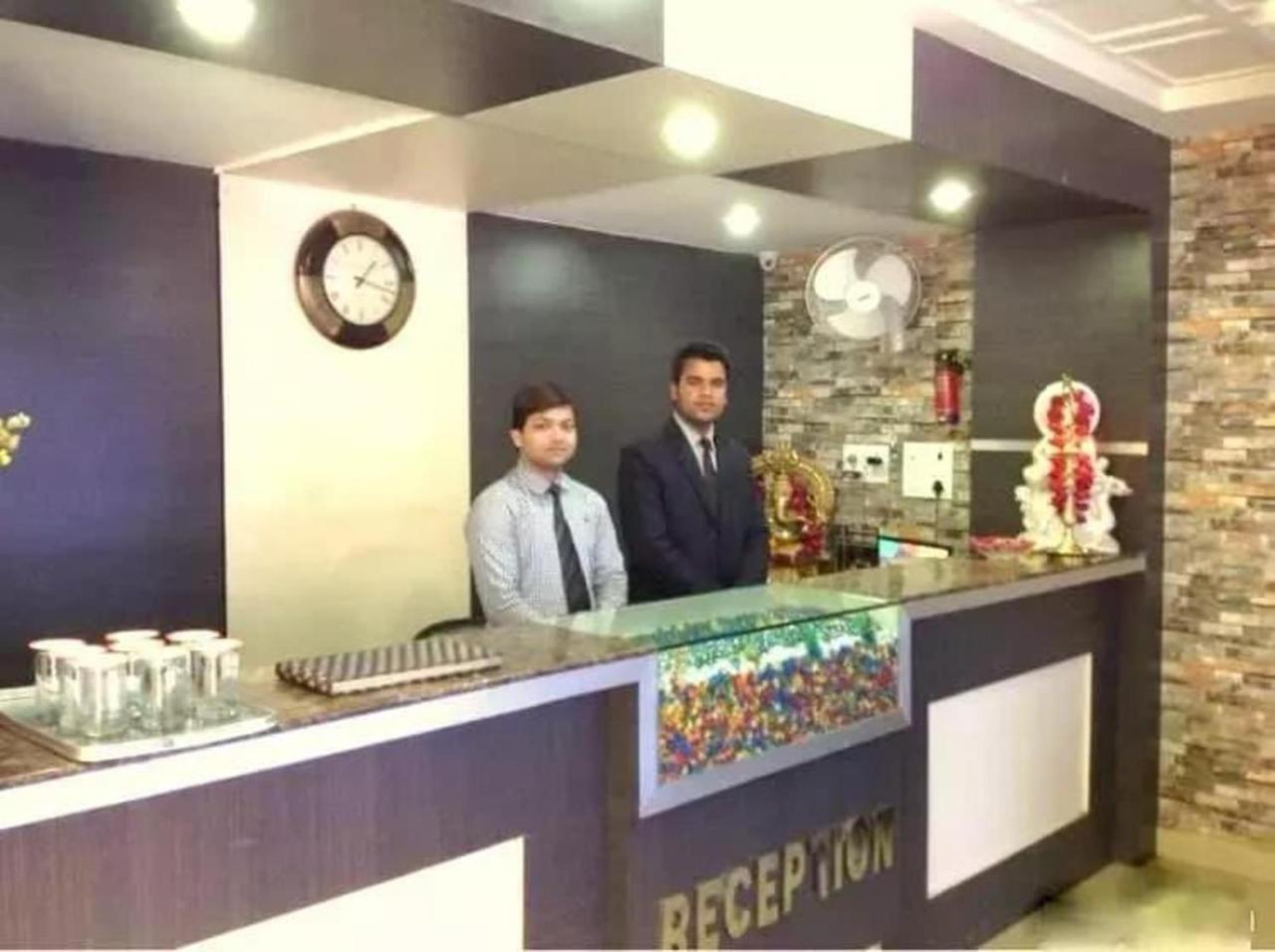 Hotel Radiance グワーリヤル エクステリア 写真